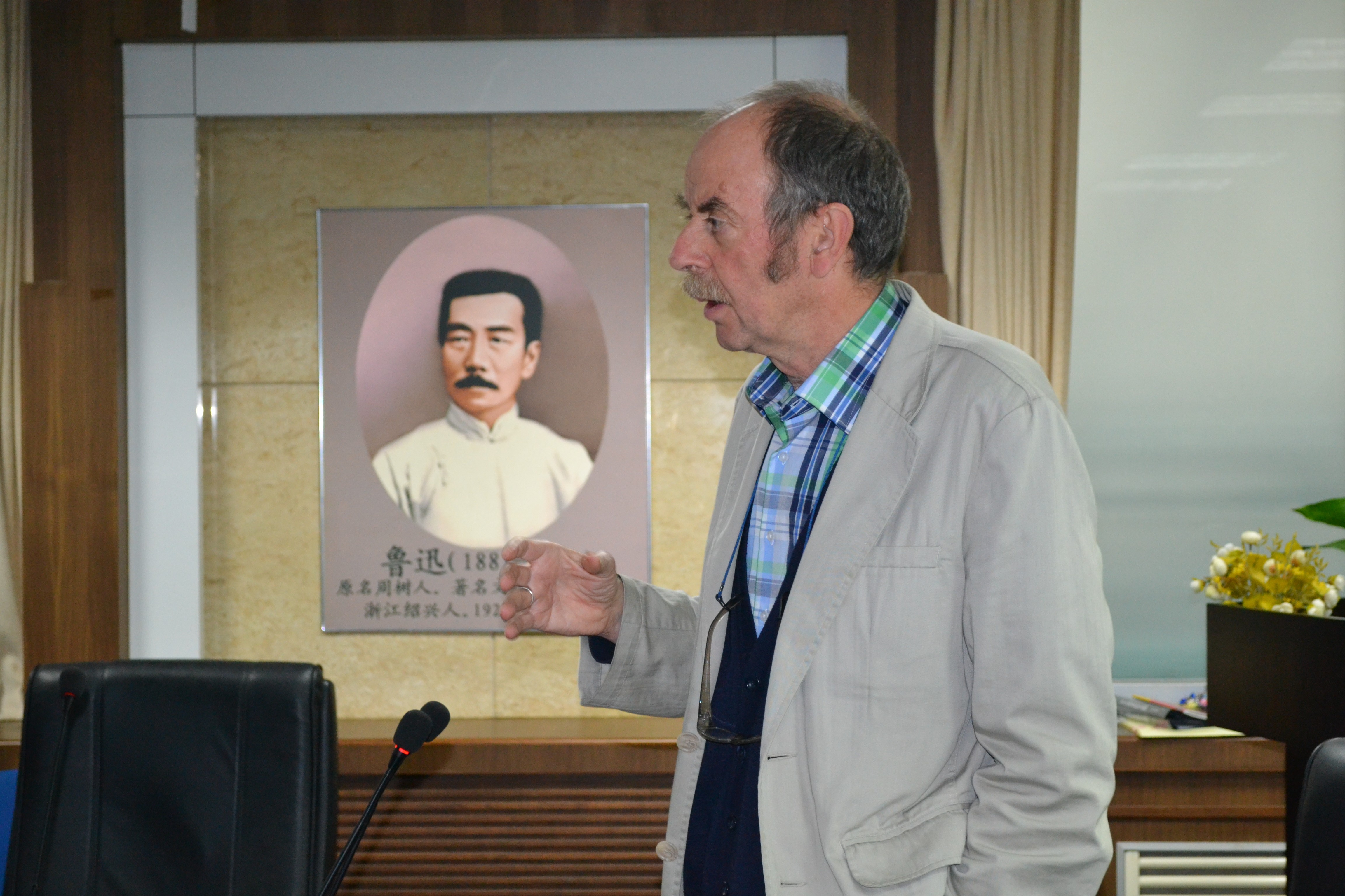 卜松山：用跨文化对话探索文化传播新思路IM电竞(图1)